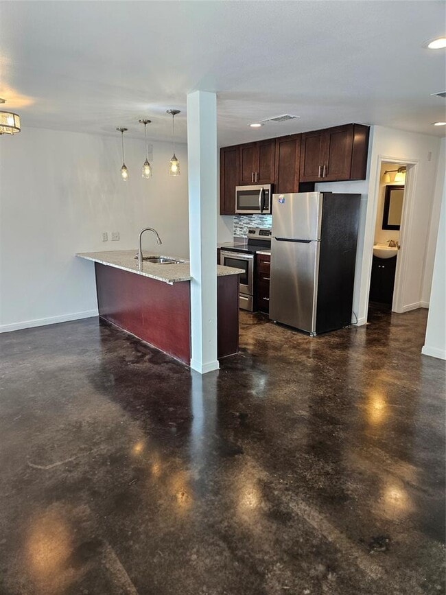 Building Photo - 5911 Lago Vista Way