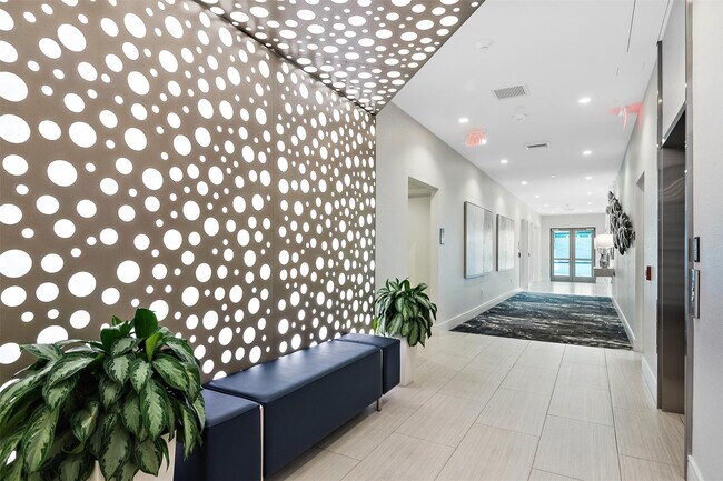 Building Photo - 100 E Las Olas Blvd