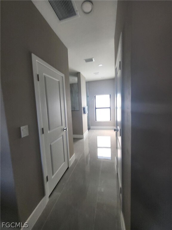 Building Photo - 654 NE 5th Pl