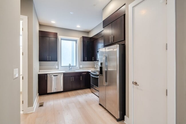 Building Photo - Northern Liberties Townhome with Parking