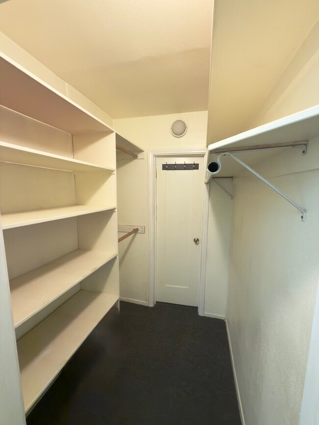 Building Photo - 2110 Glendale Blvd