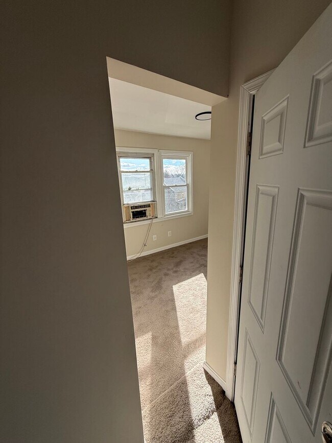 Building Photo - Now Accepting 525 Credit | Half First Month + Last Month Rent