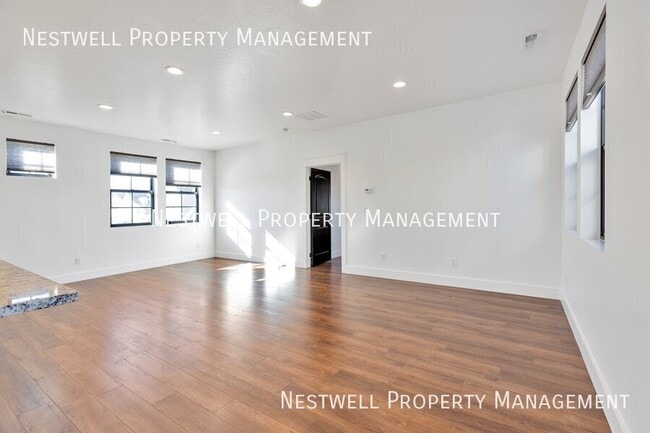 Building Photo - 5056 W Lake Ave
