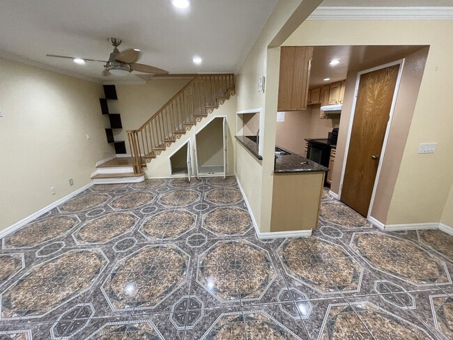 Building Photo - 2607 Spinnaker Ave