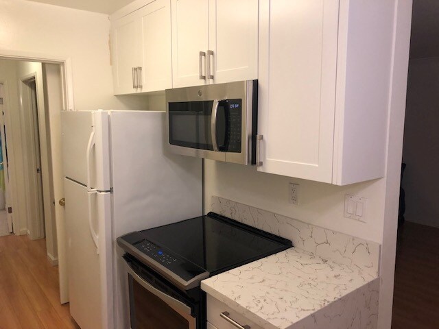 Building Photo - AMAZING CONDOMINIUM BUILDING BY THE BEACH!!