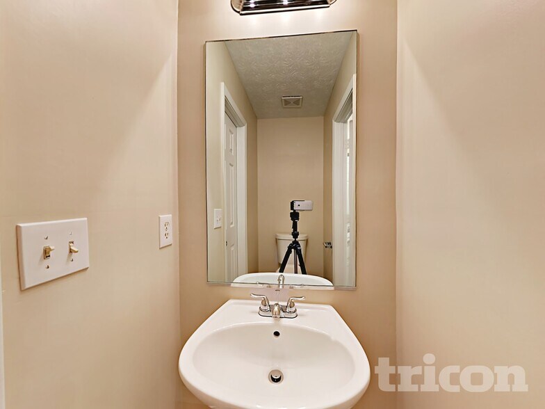 Building Photo - 201 St Charles Ave