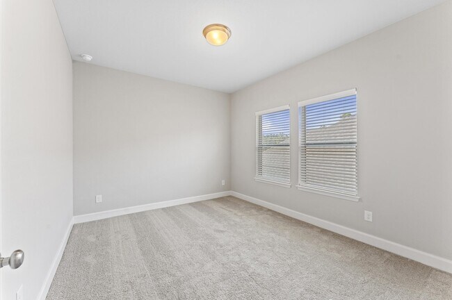 Building Photo - 528 Oakview Bend Dr