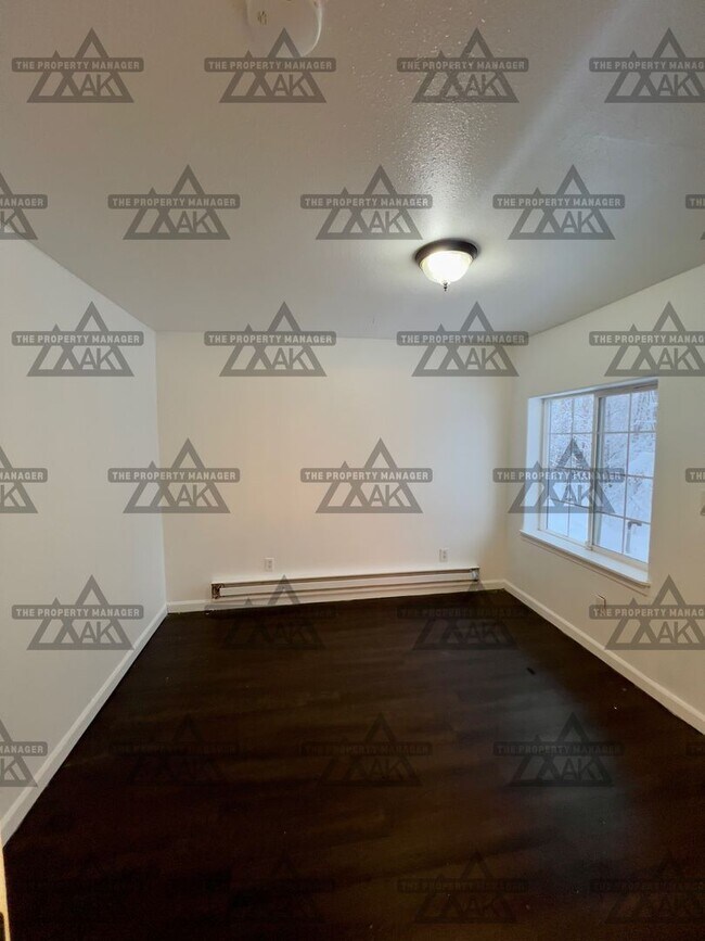 Building Photo - West Fifth Avenue