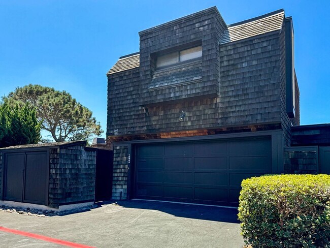 Building Photo - Luxurious Coastal Living: Fully Remodeled 3-Bed, 3.5-Bath with Ocean Views in Sea Point
