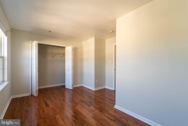 Building Photo - 2739 Manhattan Pl