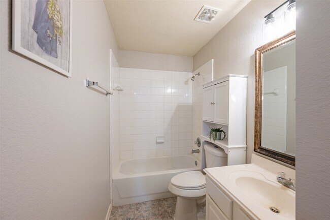 Building Photo - 15823 Kings Cypress Ln