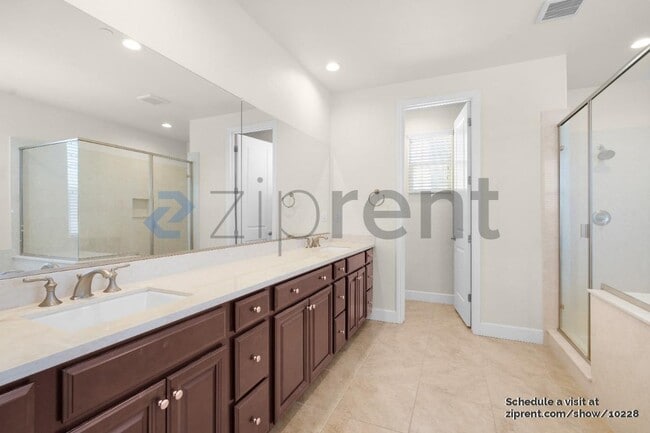 Building Photo - 941 Bracken Ct