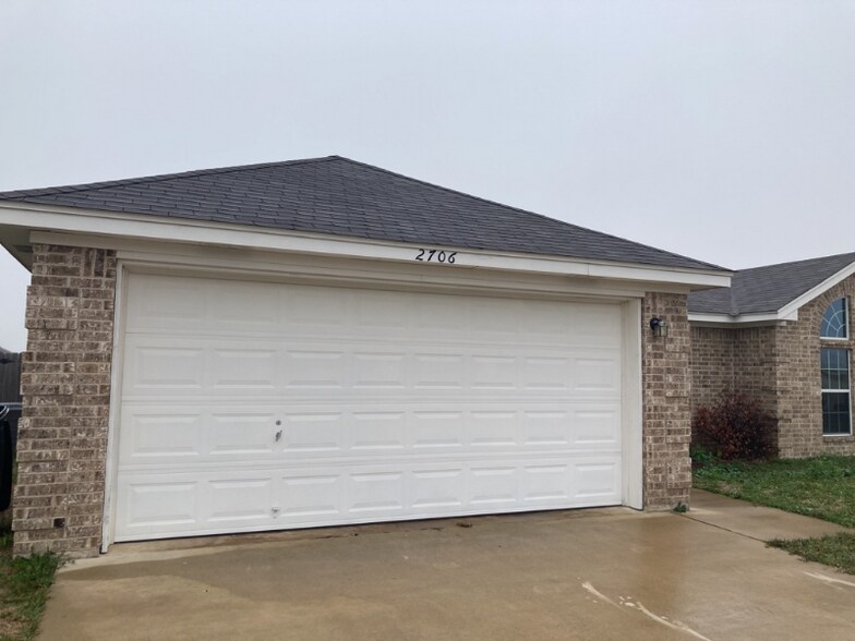 Building Photo - 2706 Tara Dr