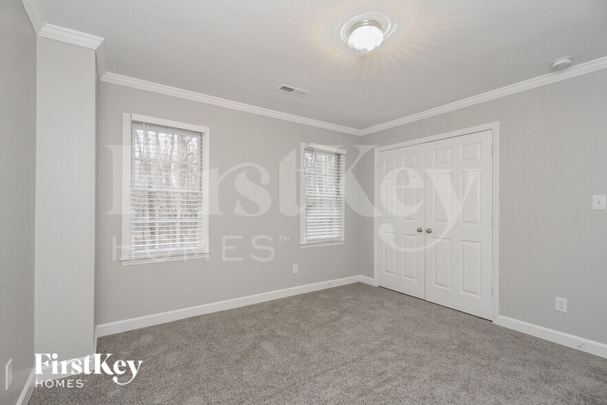 Building Photo - 6866 Greenbrook Dr