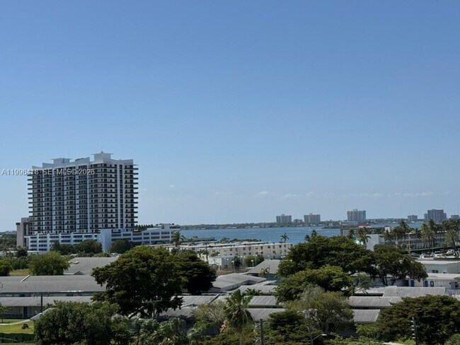 Building Photo - 7501 E Treasure Dr