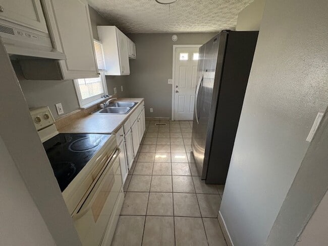 Building Photo - 2531 Howey Rd