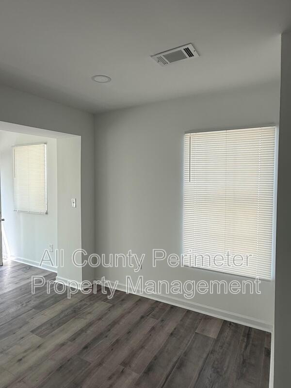 Building Photo - 1154 Windsor St SW