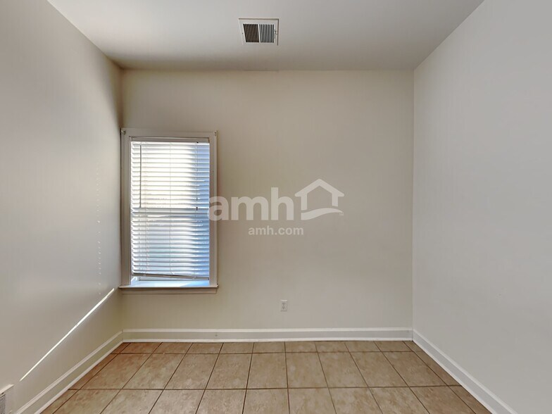 Building Photo - 7501 Mary Dr