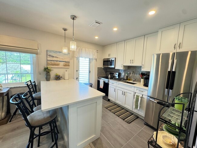 Building Photo - 5505 N Ocean Blvd