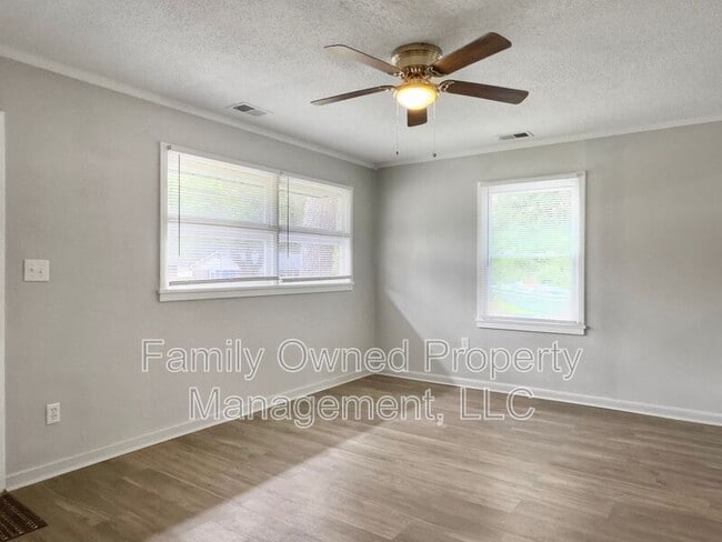 Building Photo - 5805 Chaucer Dr