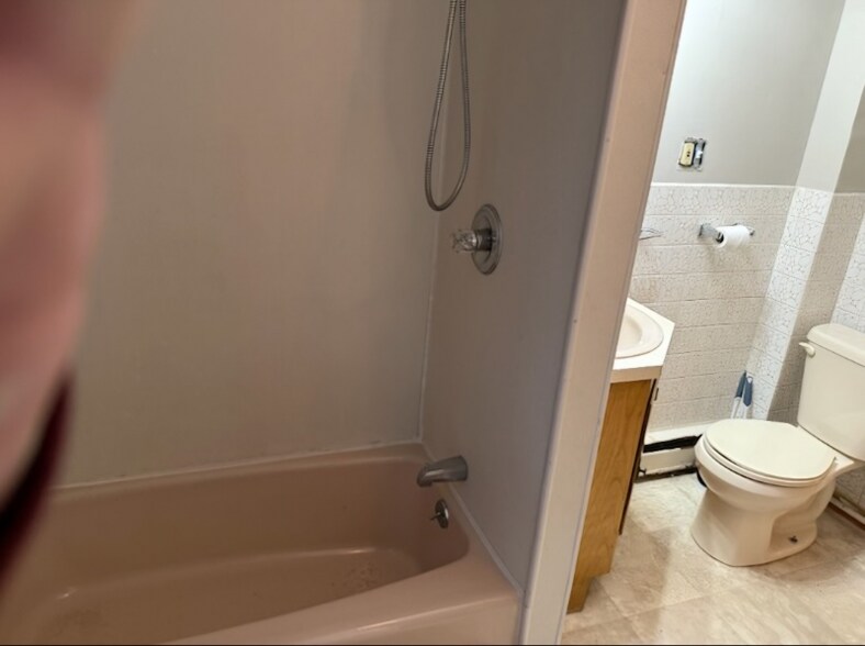 Building Photo - 135 York St