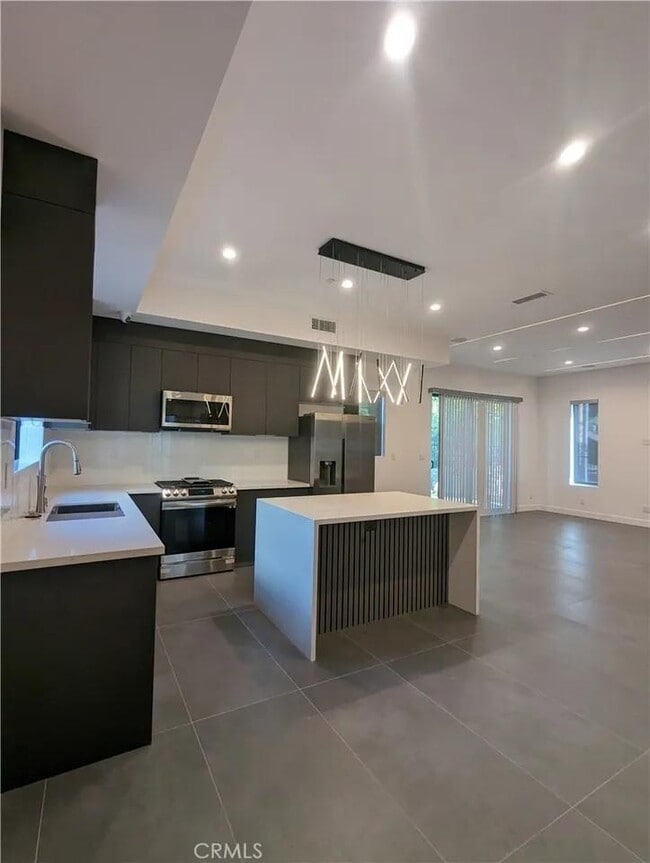 Building Photo - 11141 Strathern St