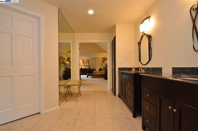 Building Photo - 2051 Pebble Dr