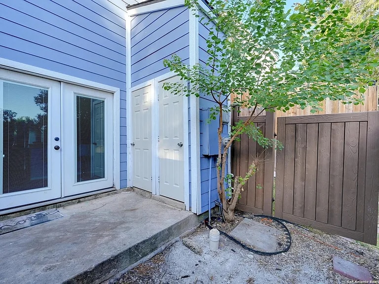 Building Photo - 1815 Gary's Park St