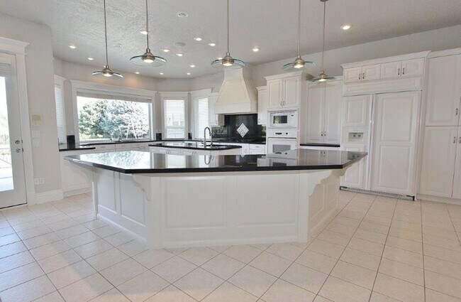 Building Photo - Immaculate & Captivating Home in Lexington Hills