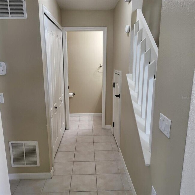 Building Photo - 25903 Bloomsbury Ct