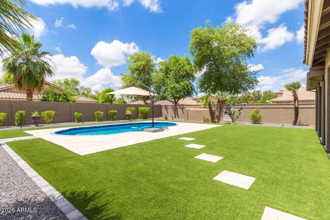 Building Photo - 2111 E Yellowstone Pl