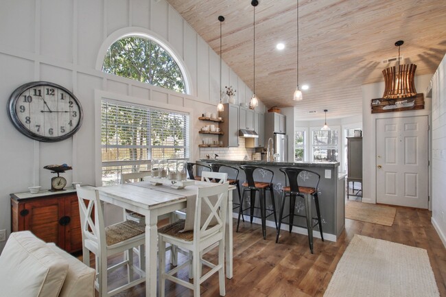 Building Photo - 70 River Oaks Cir