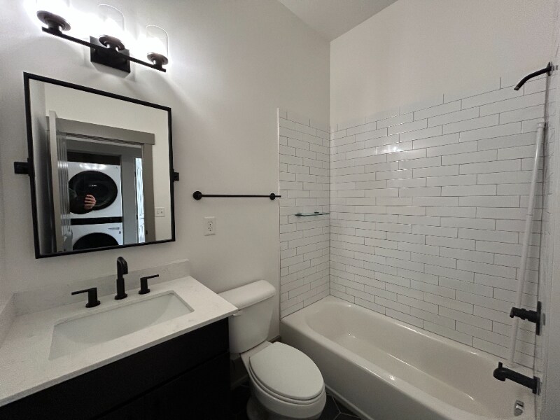 Building Photo - 1725 Elm St