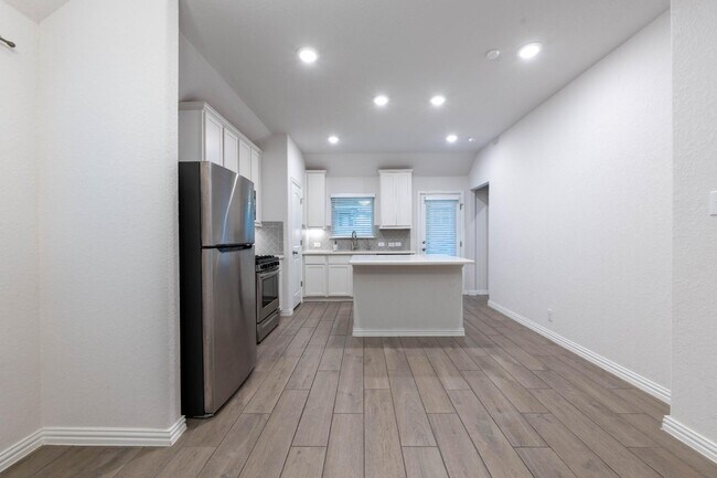 Building Photo - 2089 Egret Ave
