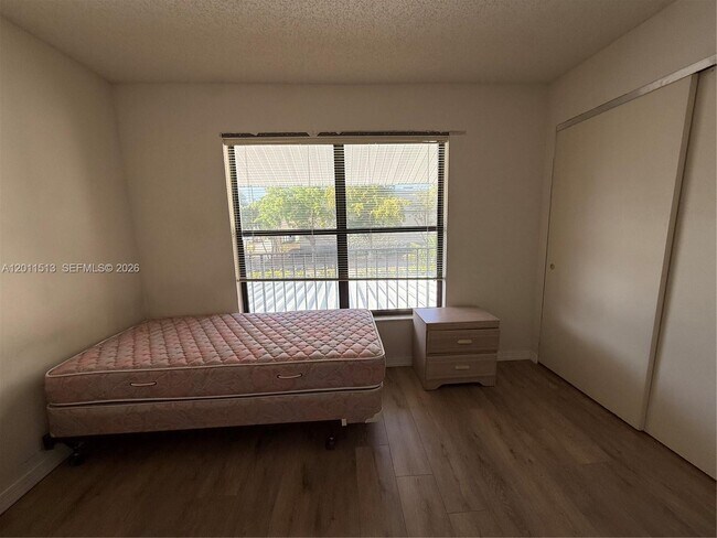 Building Photo - 123 SW 47th Terrace