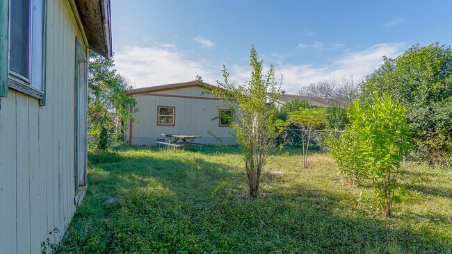 Building Photo - 211 Spaatz #2 (Rear Unit)