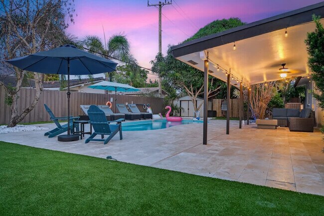 Building Photo - 5760 NE 18th Ave