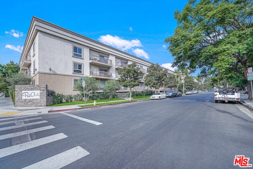 Primary Photo - 141 S Clark Dr