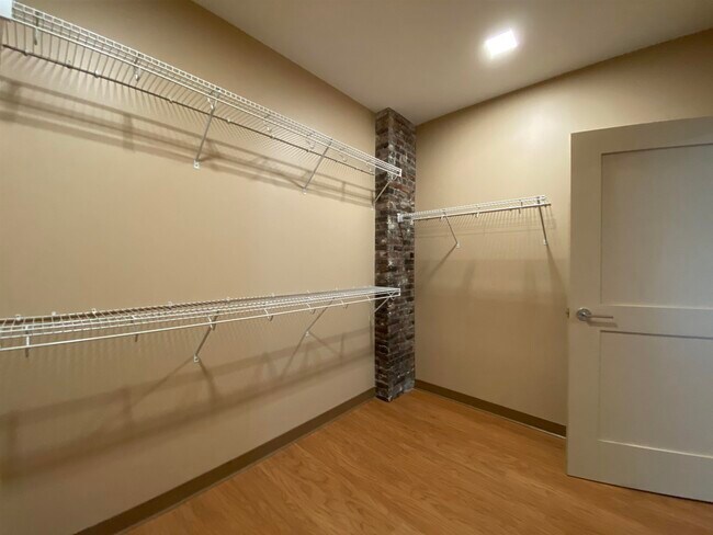 Building Photo - 83 Hanover St