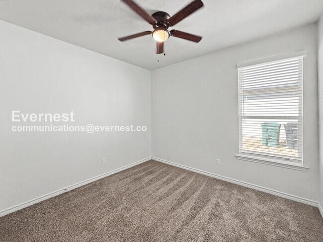 Building Photo - Limited Time Special Offer / 4 Bed, 3 Bath Home with Garage / Pet-Friendly / Vouchers Accepted / ...