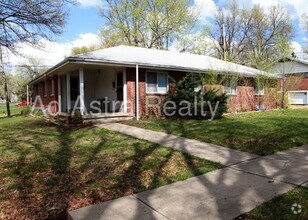 Building Photo - North Overland Park Duplex-Available in MA...