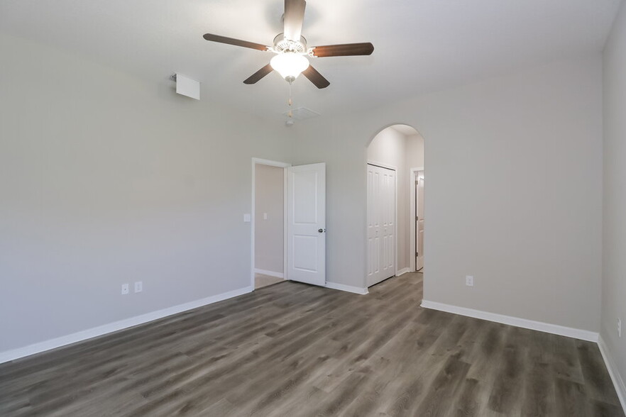 Building Photo - 8745 Park Bench Ct