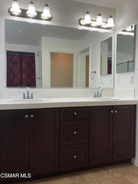 Building Photo - 1521 Silver Shadow Dr