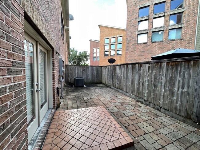 Building Photo - 9822 Samantha Suzanne Ct
