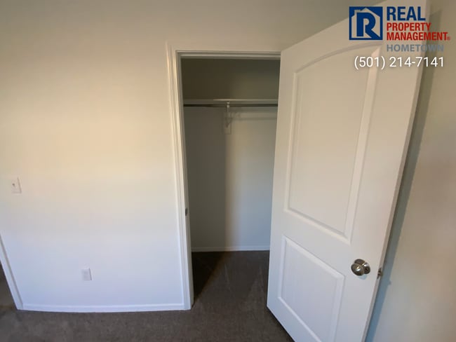 Building Photo - 1495 Meadows Dr