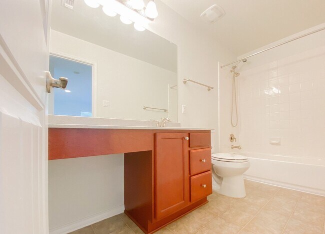 Building Photo - Beautiful 5 BR / 2.5 BA Home for Rent in A...