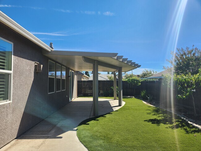 Building Photo - 1160 Brighton Way