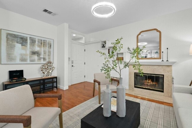 Building Photo - 445 Milan Dr