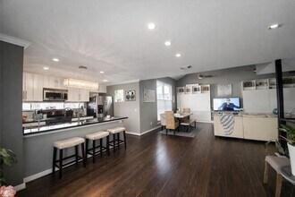 Building Photo - 913 Saulnier St