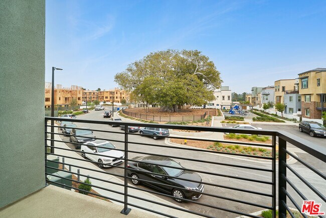 Building Photo - 525 Daniel Freeman Cir